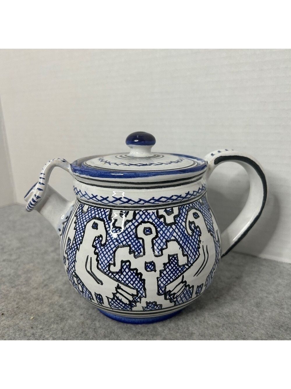 vintage deruta italian pottery teapot blue white 7x5.5” Sml Chip See Pics